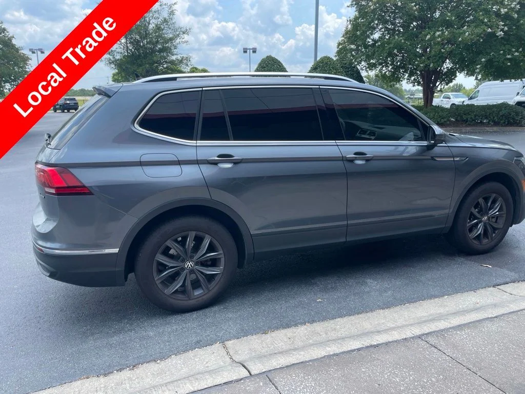 Used 2023  Volkswagen 2.0T SE image 3