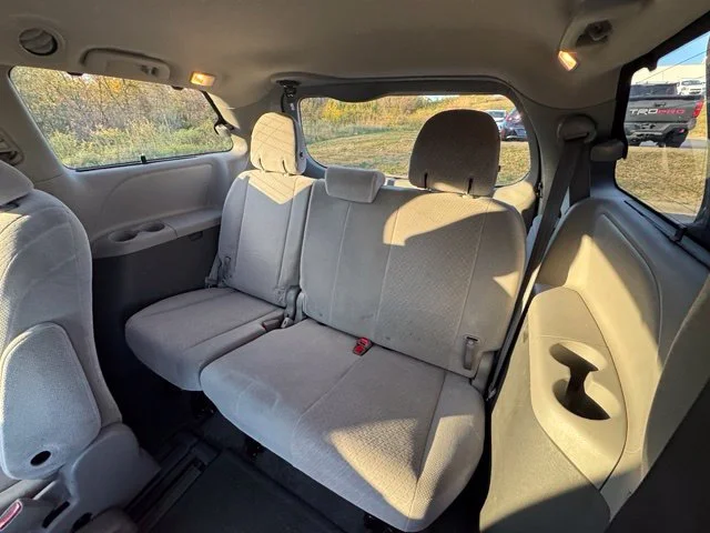 Used 2015 Gray Toyota LE image 19