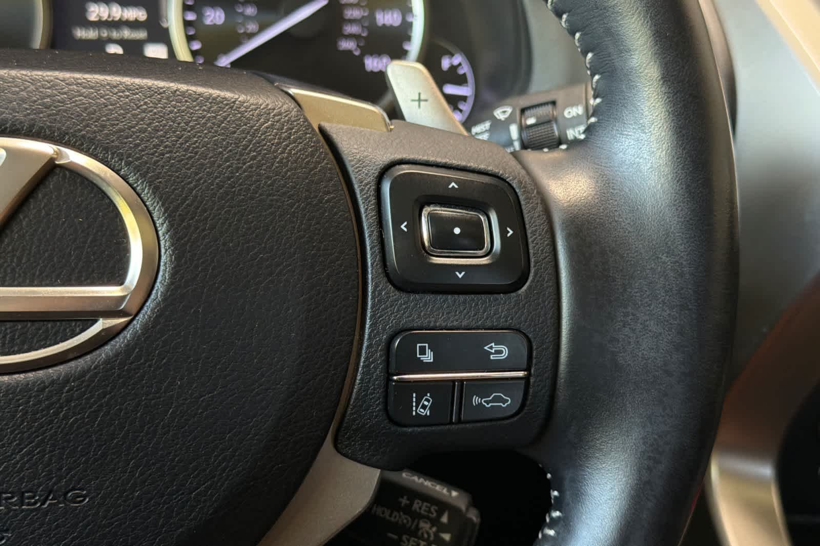 Used 2020 Atomic Silver Lexus  image 28