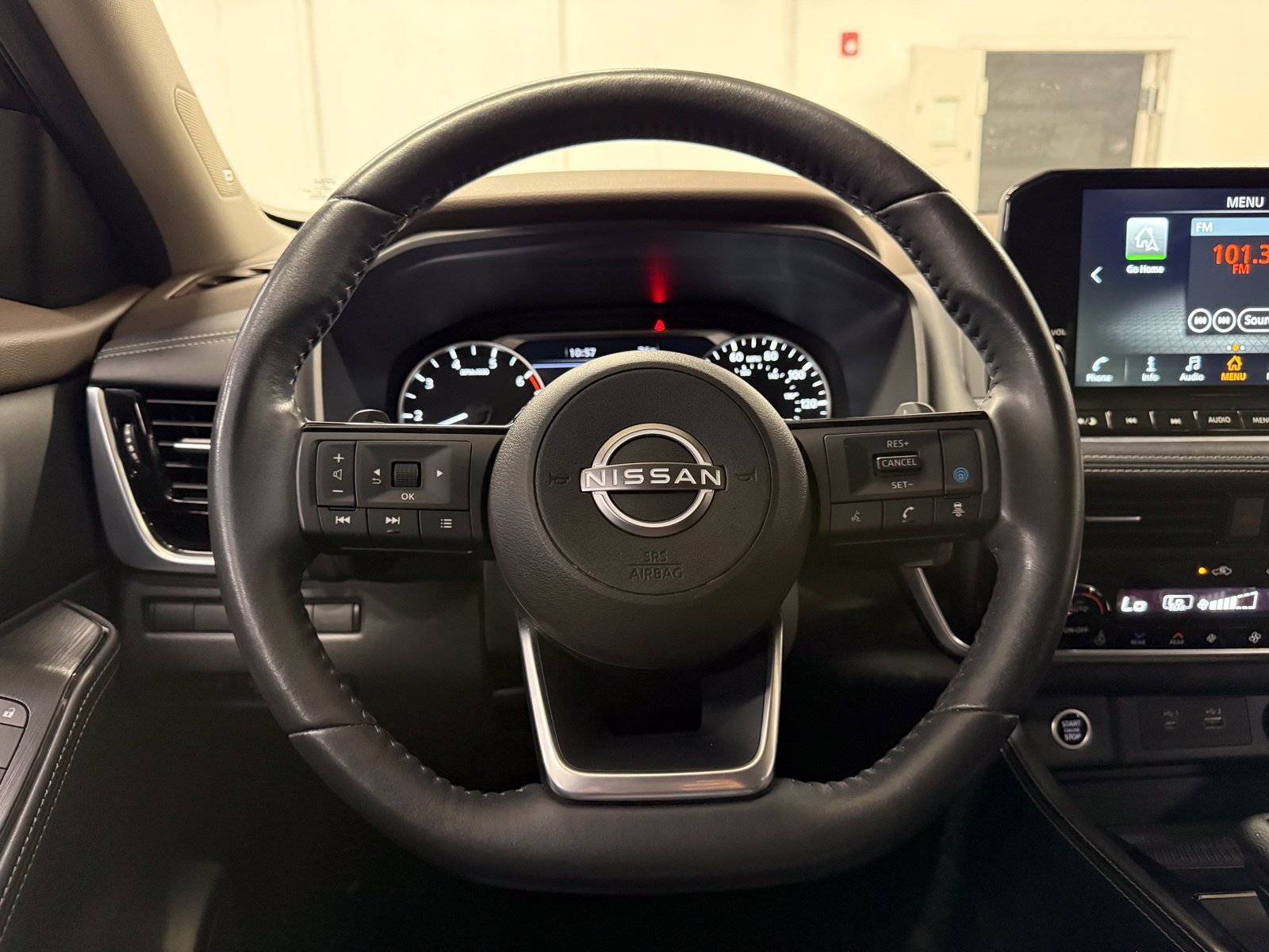 Used 2023 Blue Nissan SL image 15