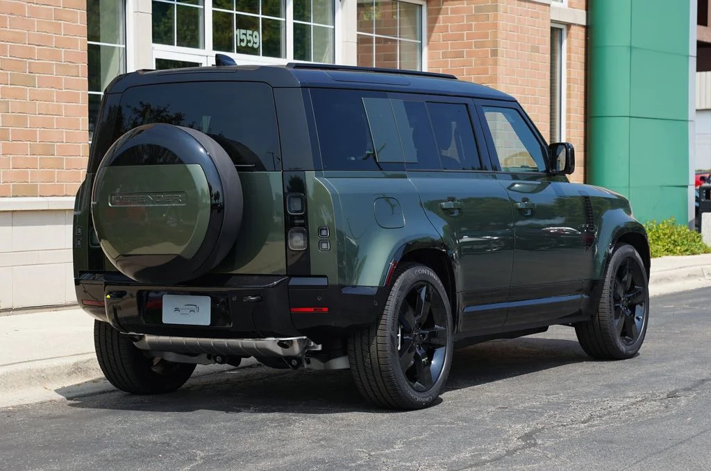 New 2026 Woolstone Green Land Rover X-Dynamic SE image 6