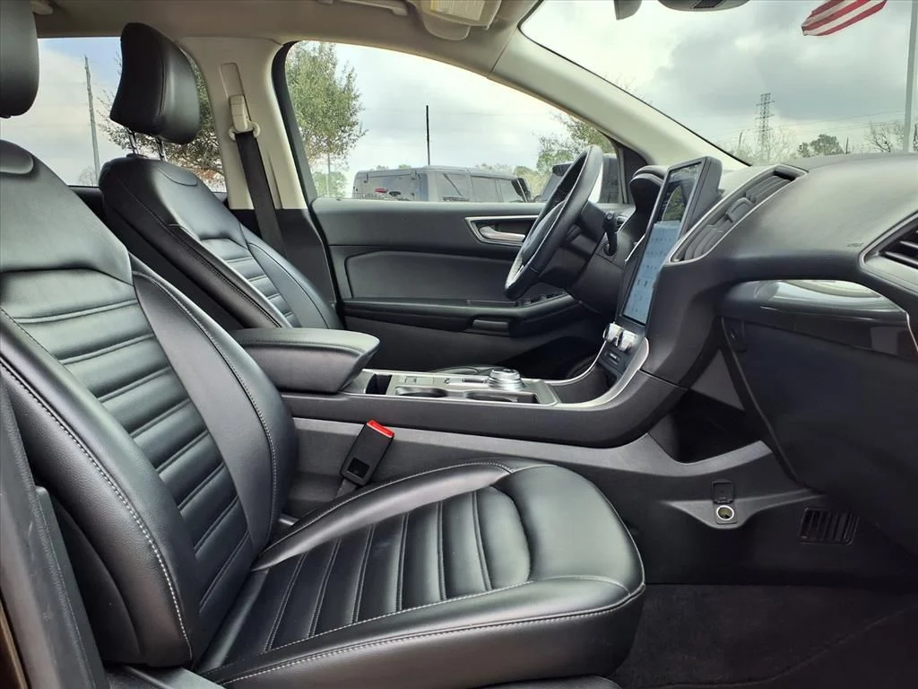 Used 2023 Black Ford SEL image 12
