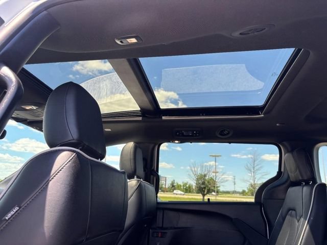 2026 Chrysler Pacifica Limited - Photo 12