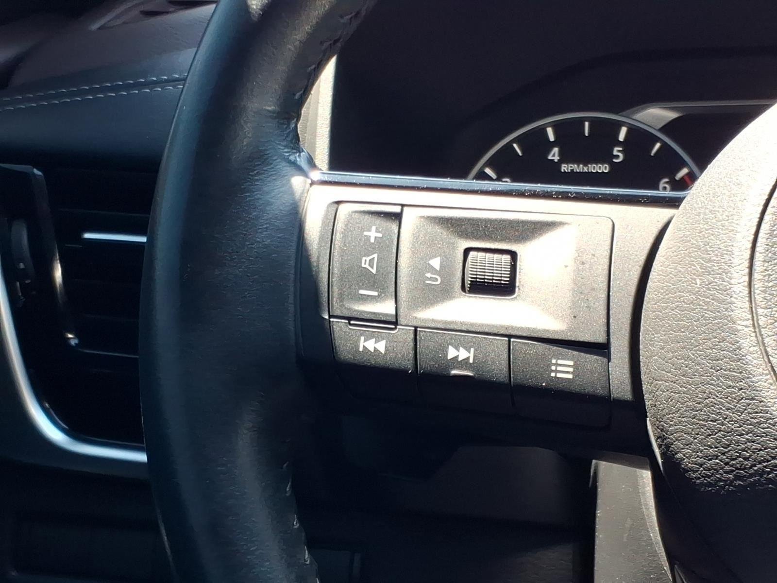 Used 2022 Super Black Nissan SL image 26