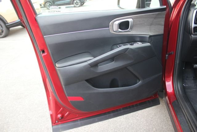 Used 2022 Red Kia S image 21