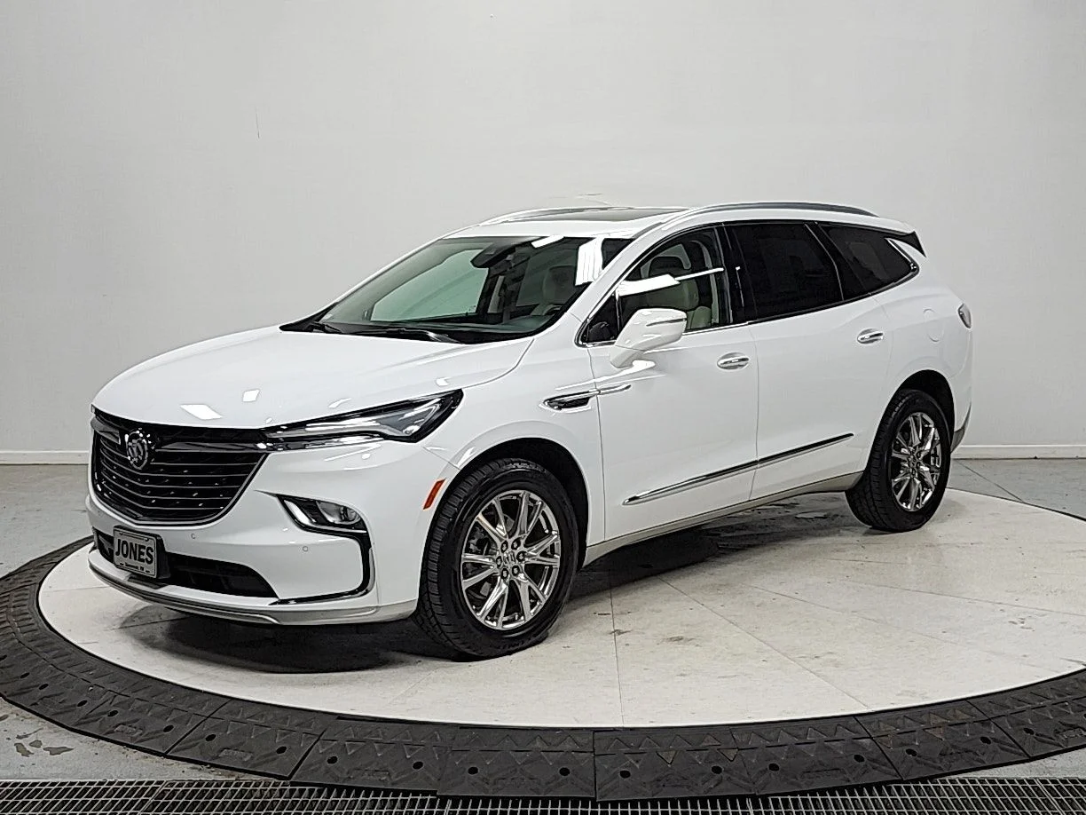 Used 2023 White Buick Essence image 3