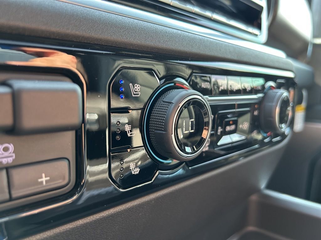 2025 Chevrolet Silverado 2500 HD High Country - Photo 41