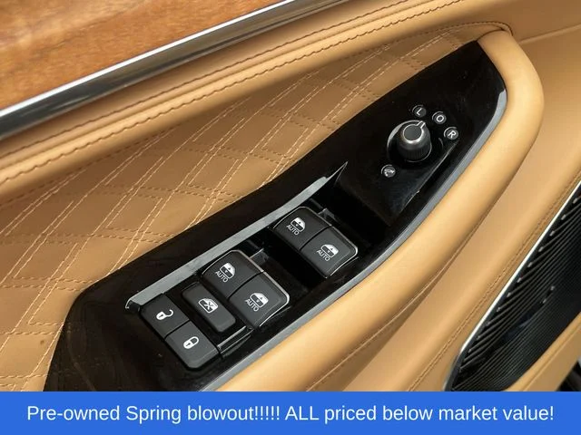 Used 2022 Black Jeep Summit Reserve image 16