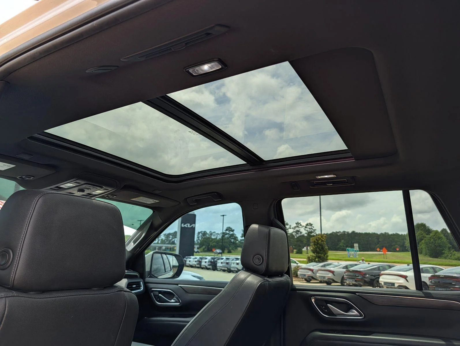 Used 2022 Empire Beige Metallic Chevrolet Z71 image 33