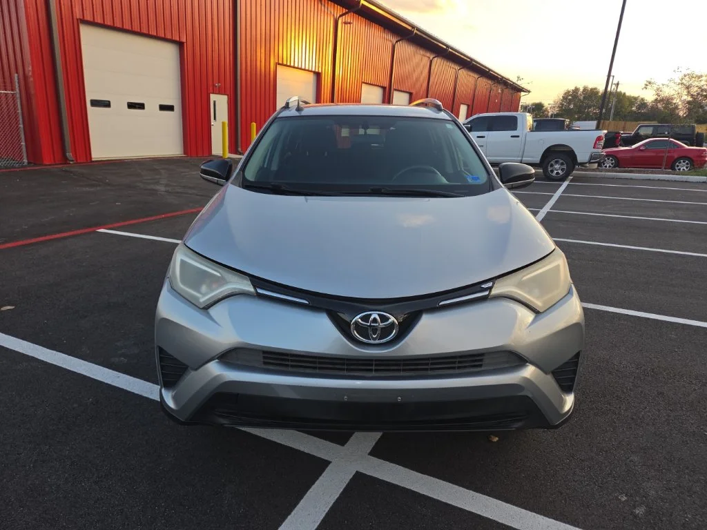 Used 2016 Silver Toyota LE image 3