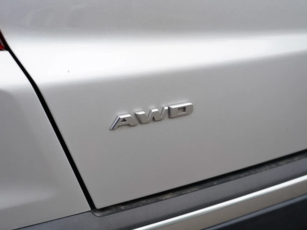 Used 2019 Radiant Silver Metallic Cadillac Luxury AWD image 10