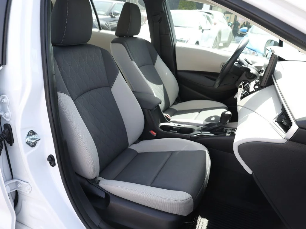 Used 2025 White Toyota LE image 18