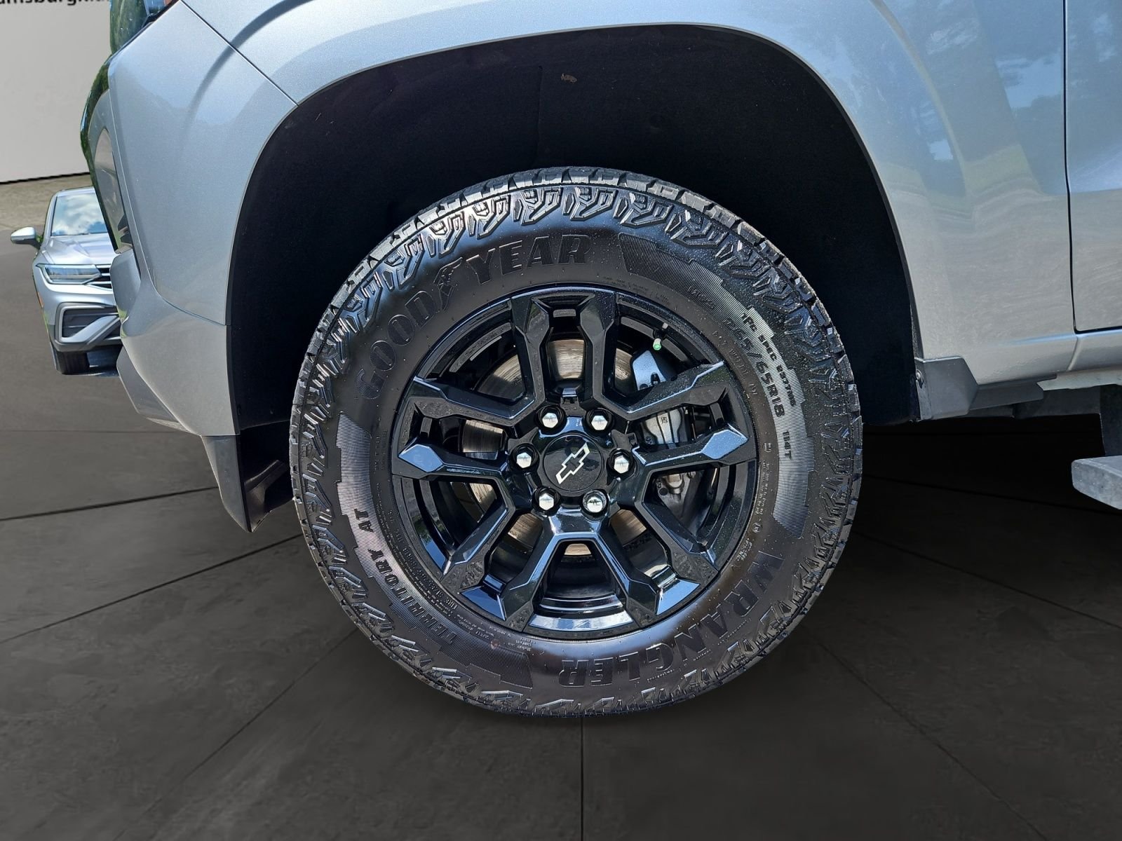 Used 2025 Gray Chevrolet Z71 image 14
