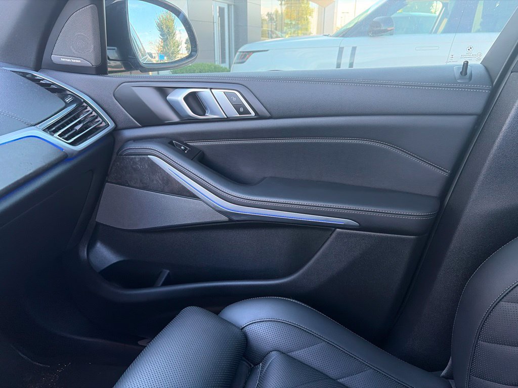 Used 2023 Black Sapphire Metallic BMW xDrive40i image 19