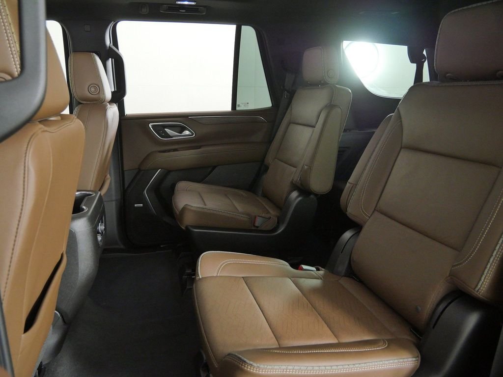 Used 2022 Black Chevrolet High Country image 31