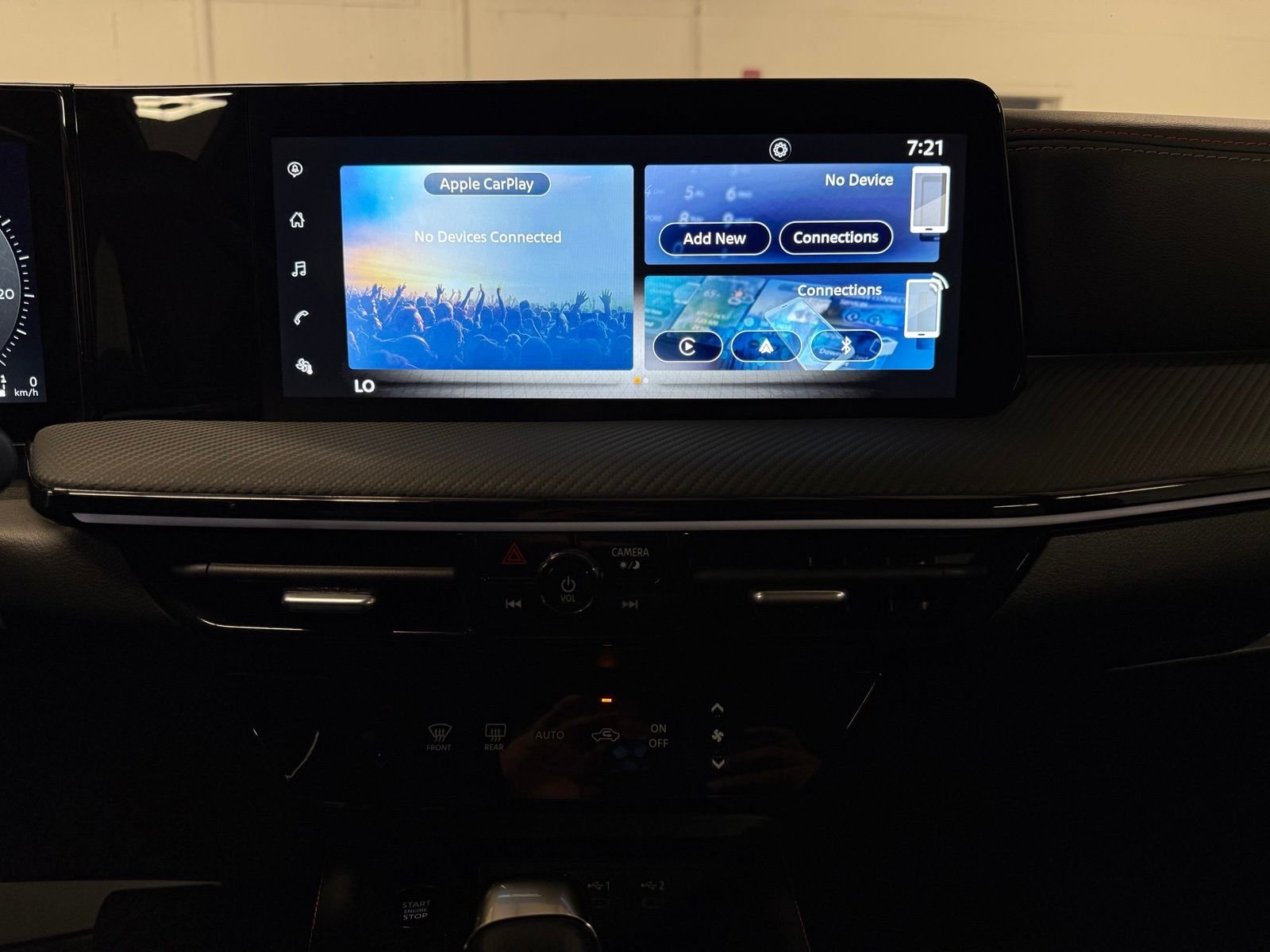 Used 2025 White Nissan SR image 10