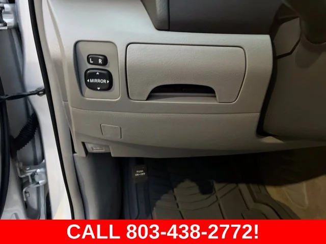 Used 2009 Silver Toyota  image 26