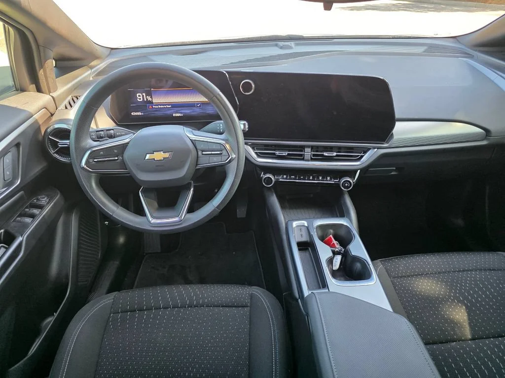 Used 2025 Summit White Chevrolet LT image 27