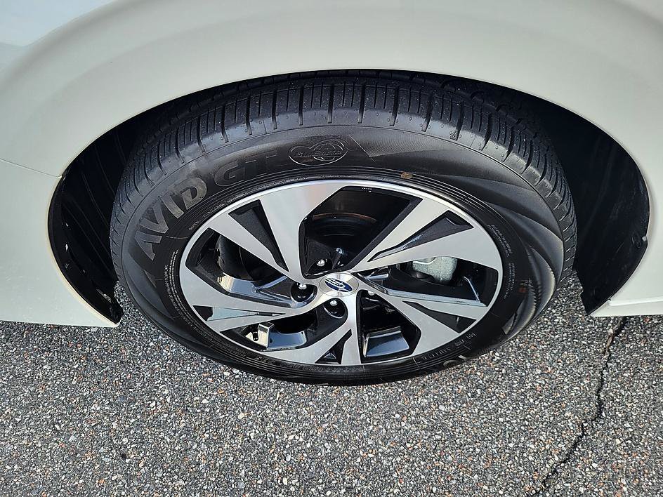 Used 2025 Crystal White Pearl Subaru Premium image 9