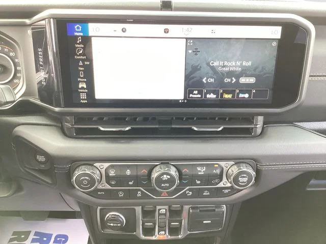 New 2026 Reign Jeep 4-DOOR SAHARA image 12