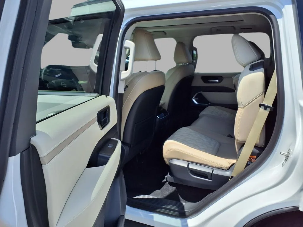 New 2026 Aspen White TriCoat Nissan Platinum image 23