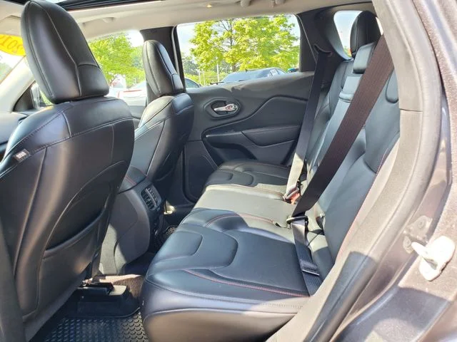 Used 2019 Gray Jeep Trailhawk image 11