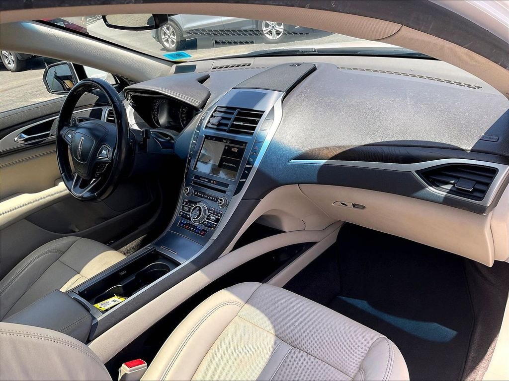 Used 2017 White Lincoln Reserve image 14