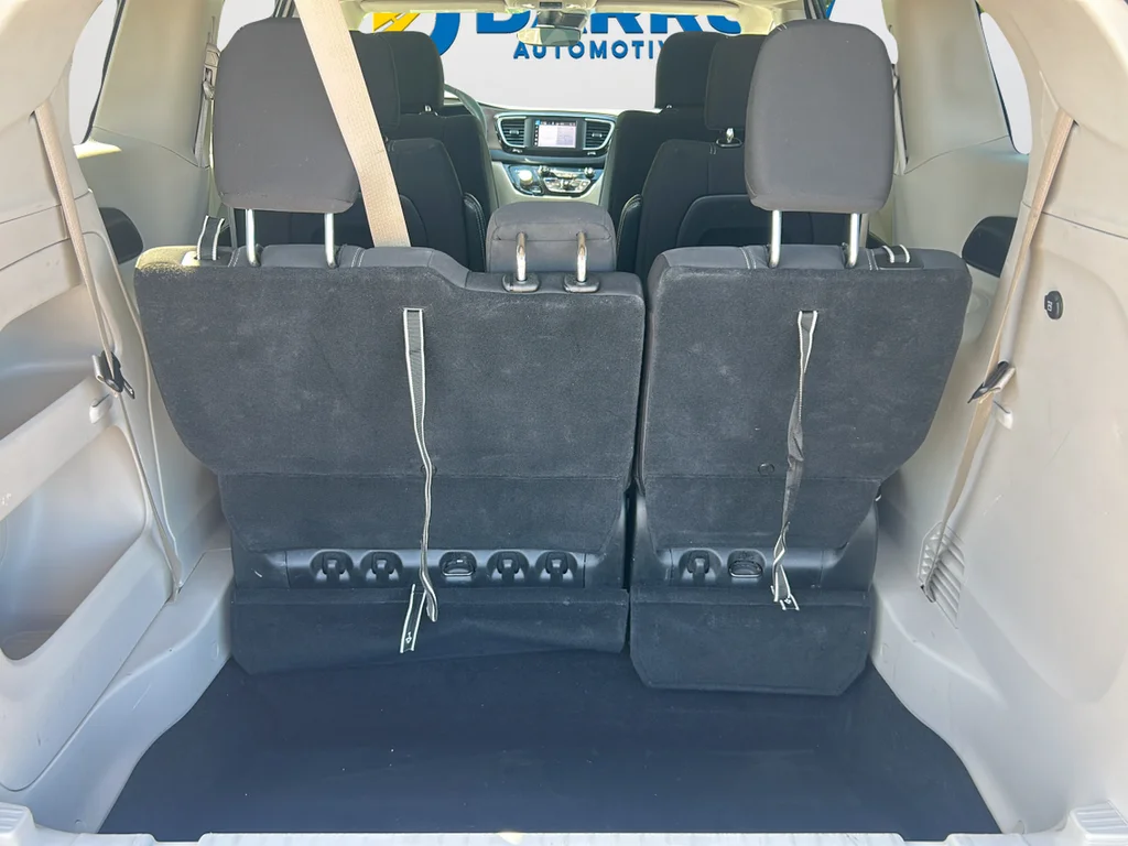 Used 2023 White Chrysler LX image 12