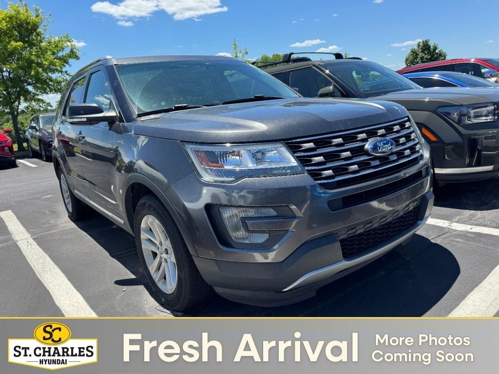 Used 2017 Gray Ford XLT image 1
