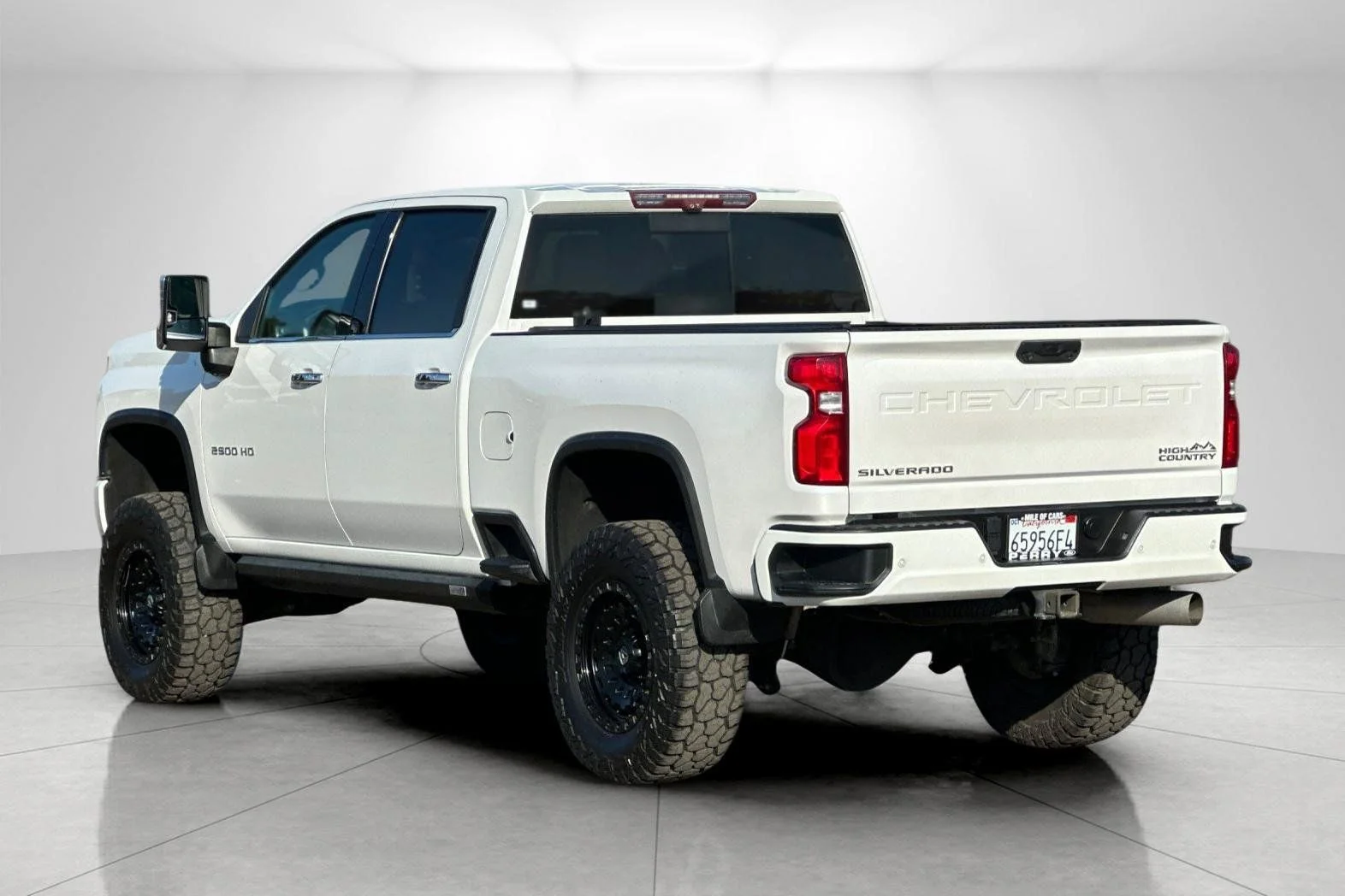 Used 2020 Iridescent Pearl Tricoat Chevrolet High Country image 5