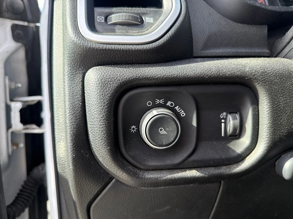 Used 2022 White Ram Big Horn image 14