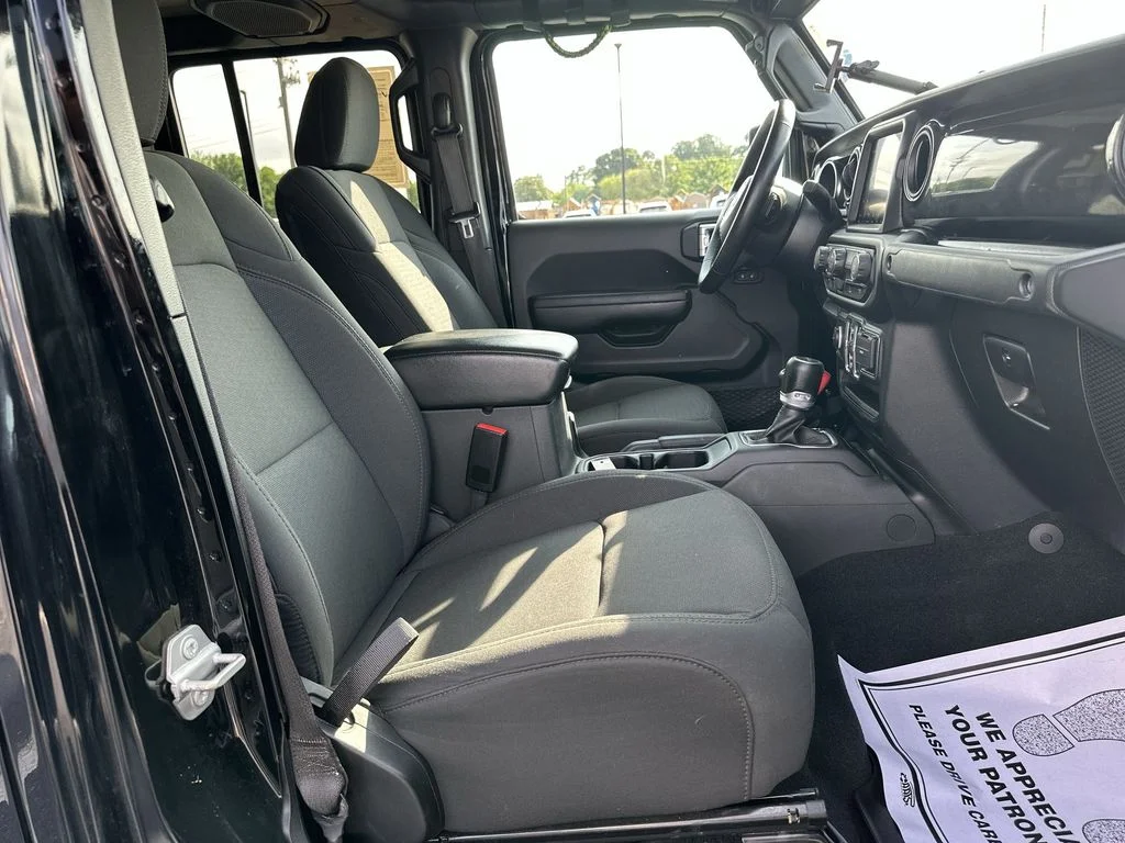 Used 2022 Black Jeep Altitude image 30