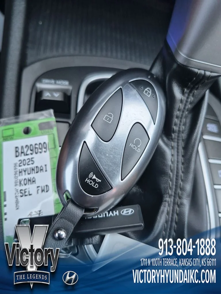 Used 2025 Gray Hyundai SEL image 27