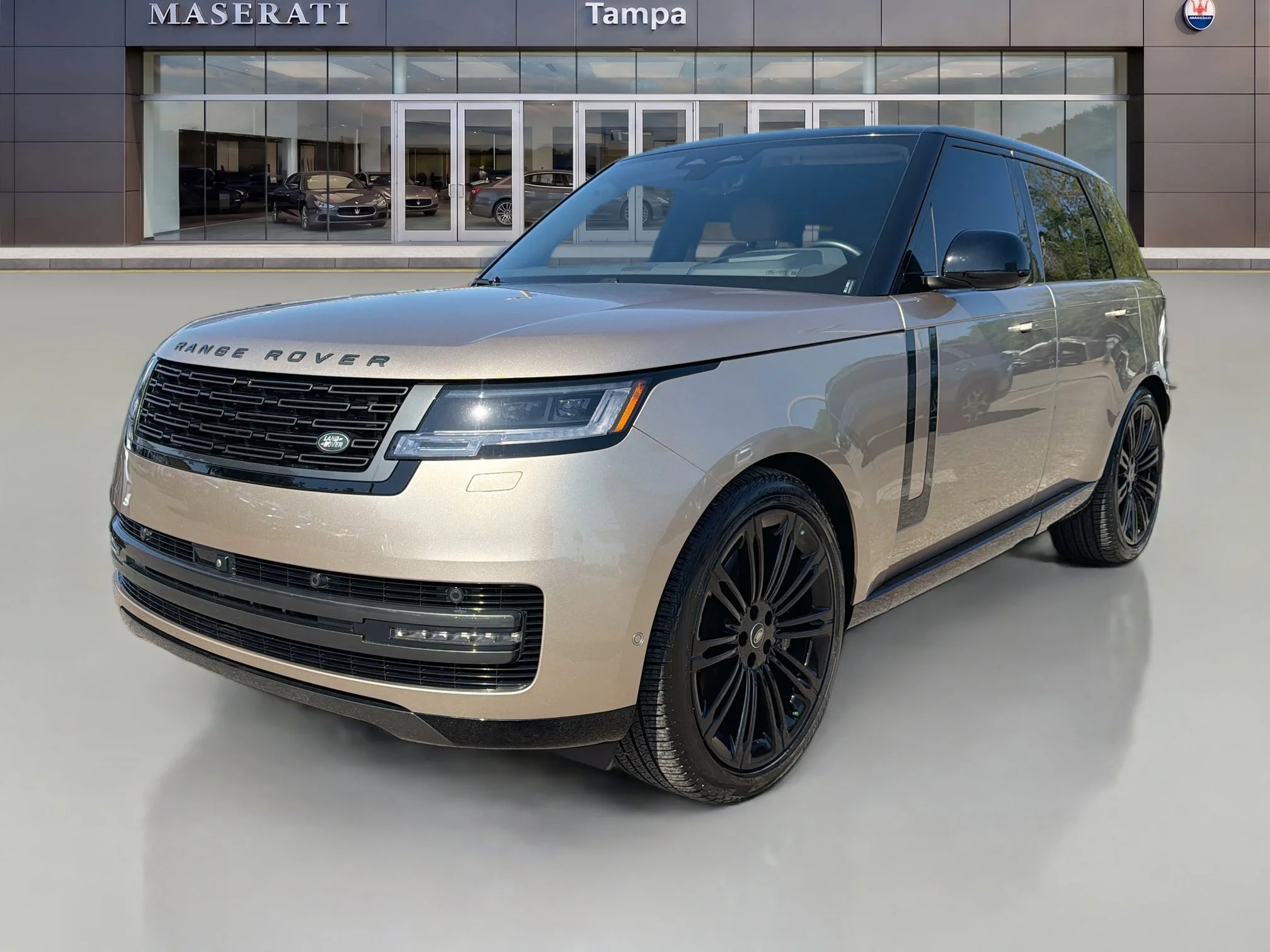 Used 2024 Sunset Gold SV Bespoke Ultra Metallic Satin Land Rover SE image 7