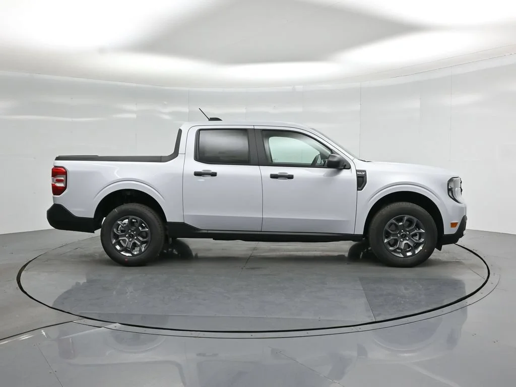 New 2026 Space White Metallic Ford XLT image 19