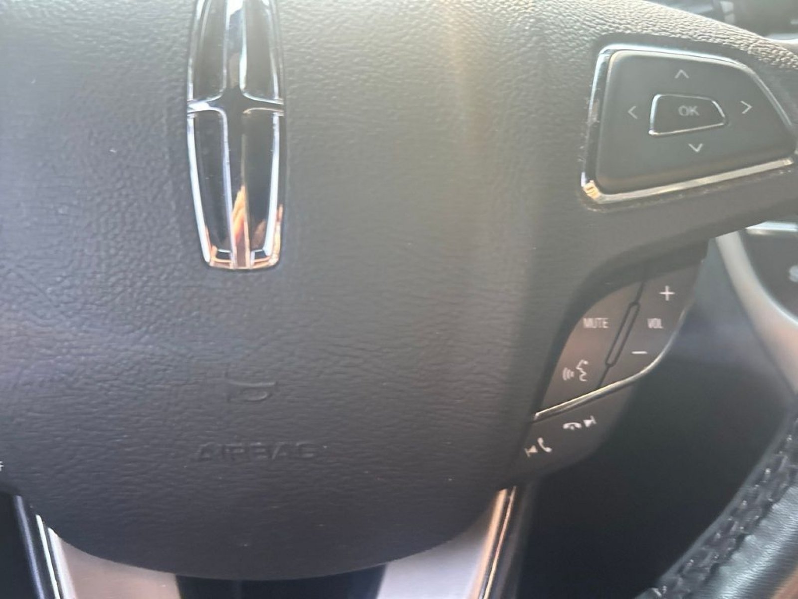 Used 2017 Sapphire Blue Metallic Lincoln Reserve image 12