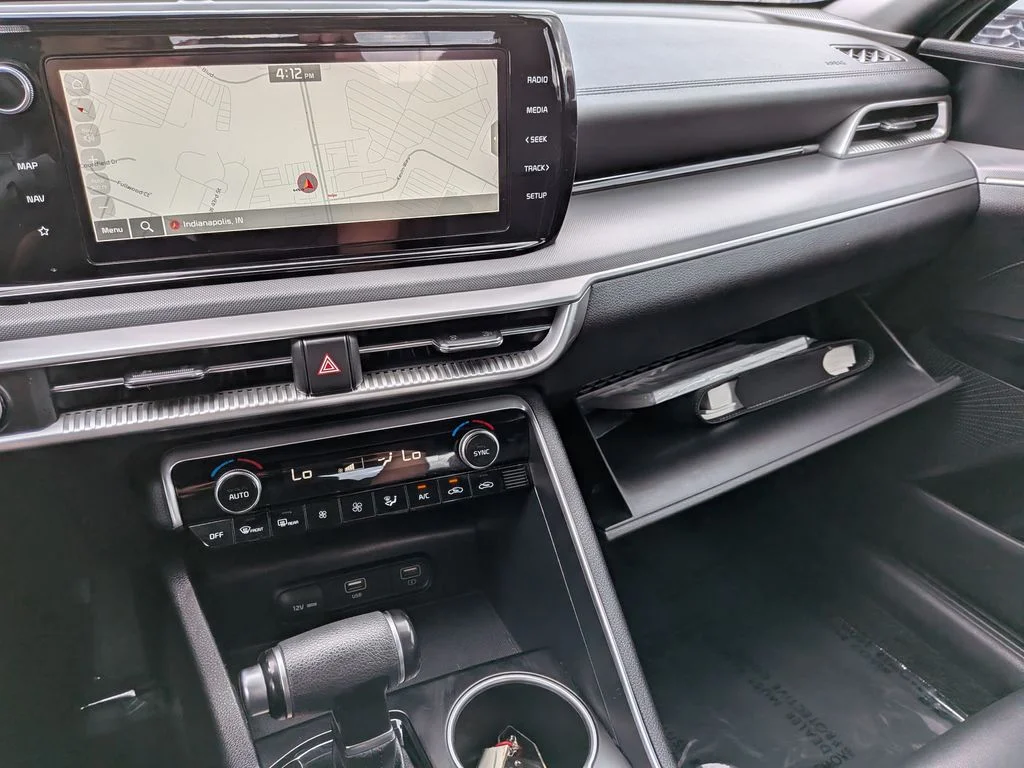 Used 2023 White Pearl Kia GT-Line image 18