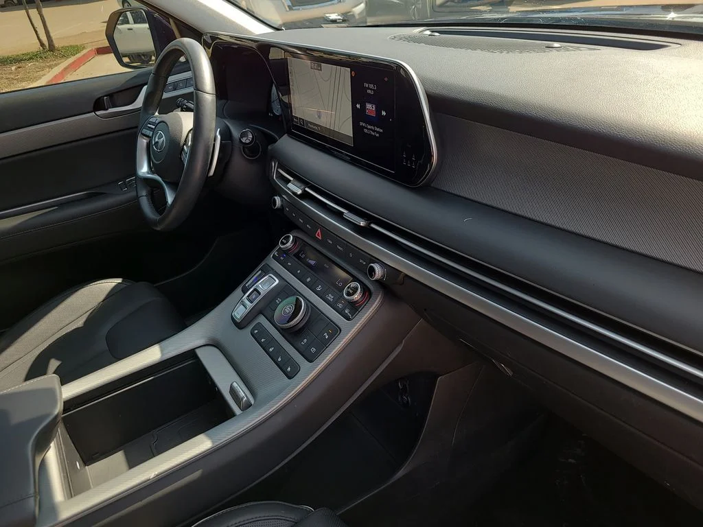 Used 2025 Red Hyundai SEL Premium image 11