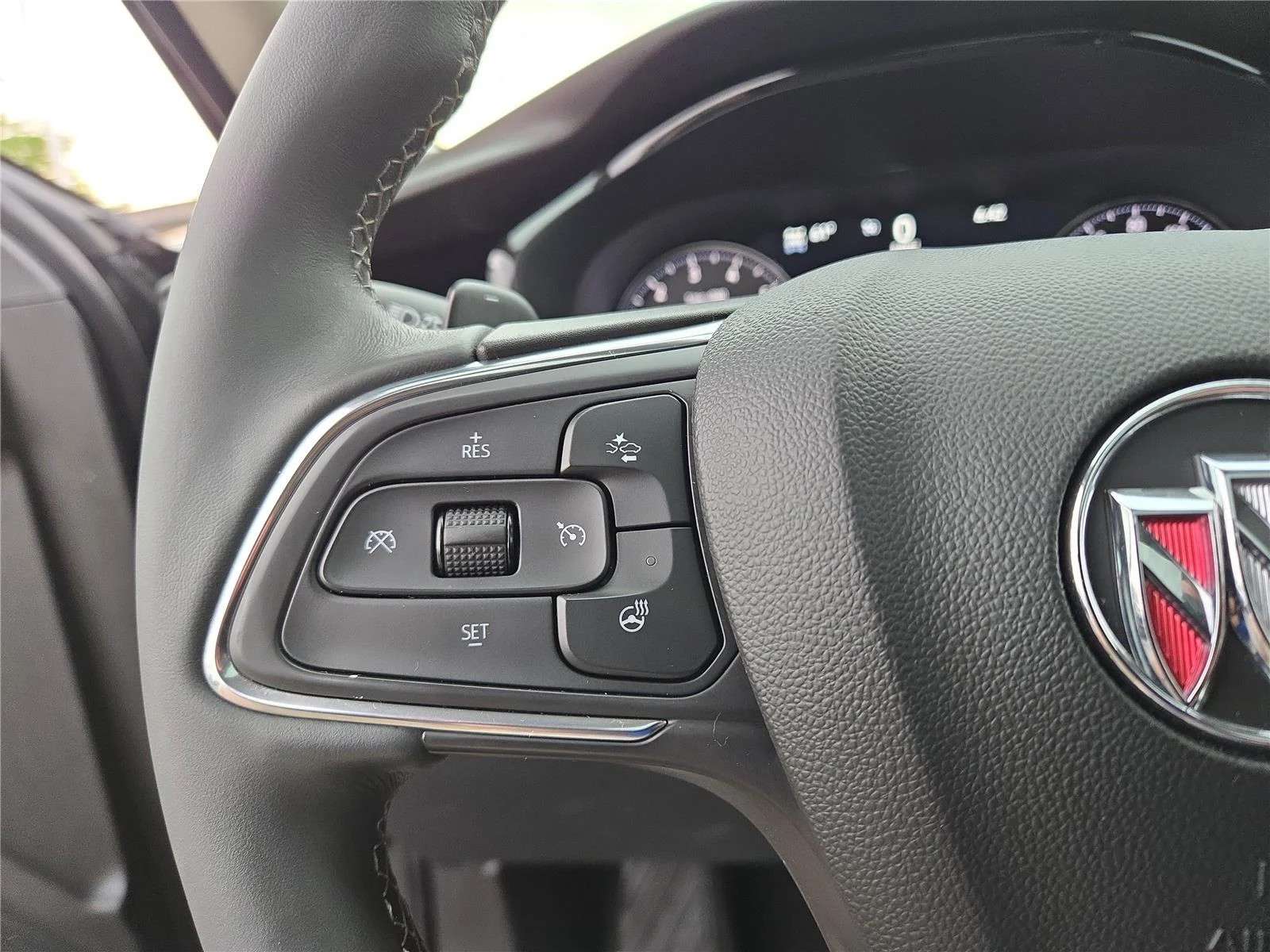 Used 2023 Ebony Twilight Metallic Buick Essence image 16