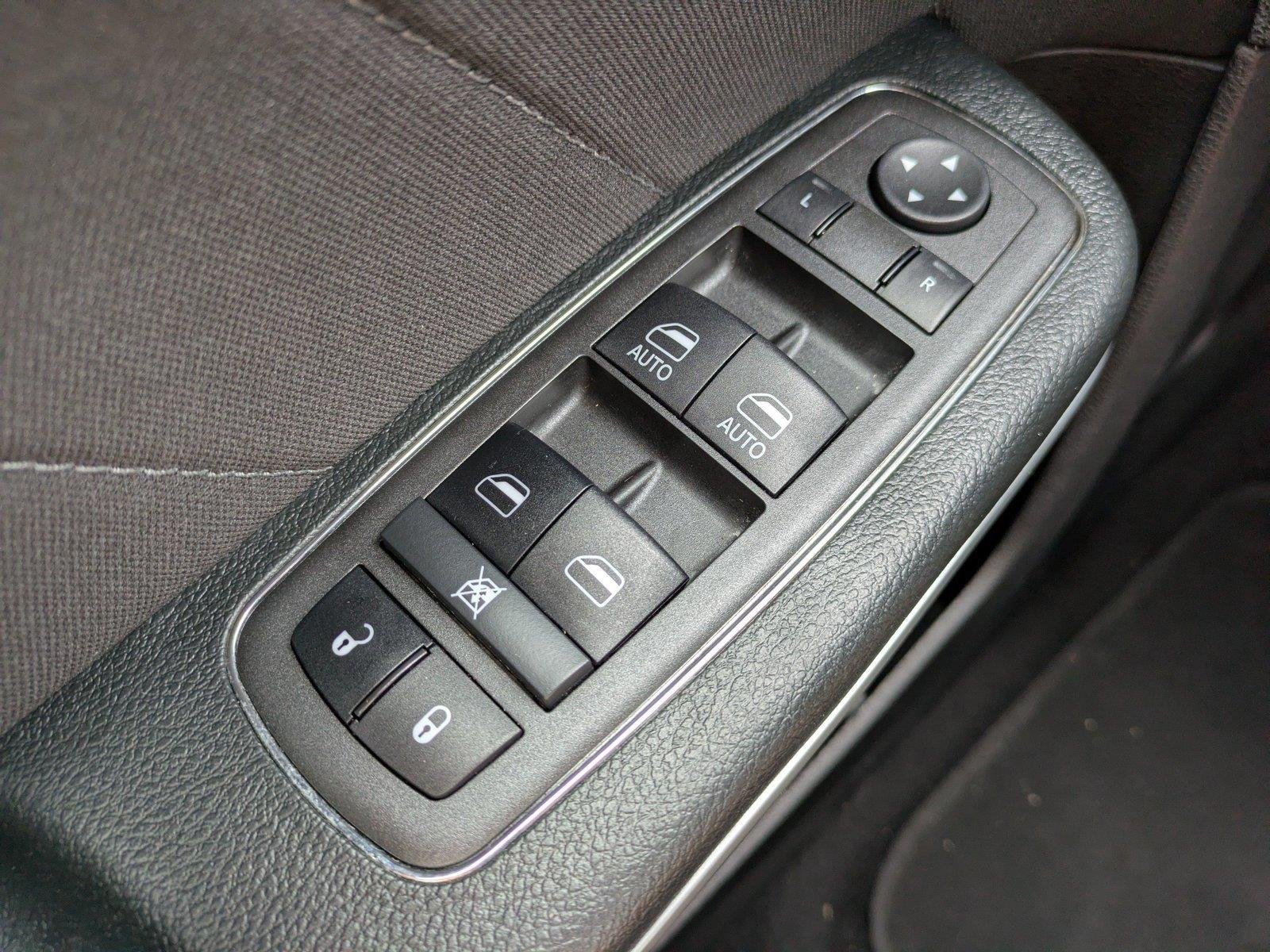 Used 2022 Pitch Black Clearcoat Dodge SXT image 23