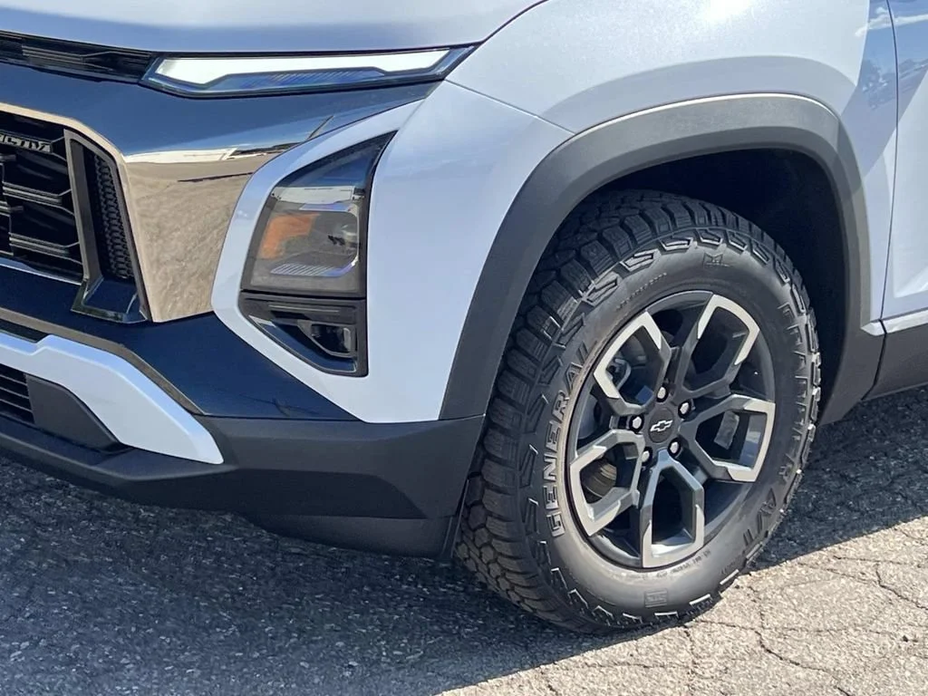 New 2027 Polar White Tricoat Chevrolet ACTIV image 8
