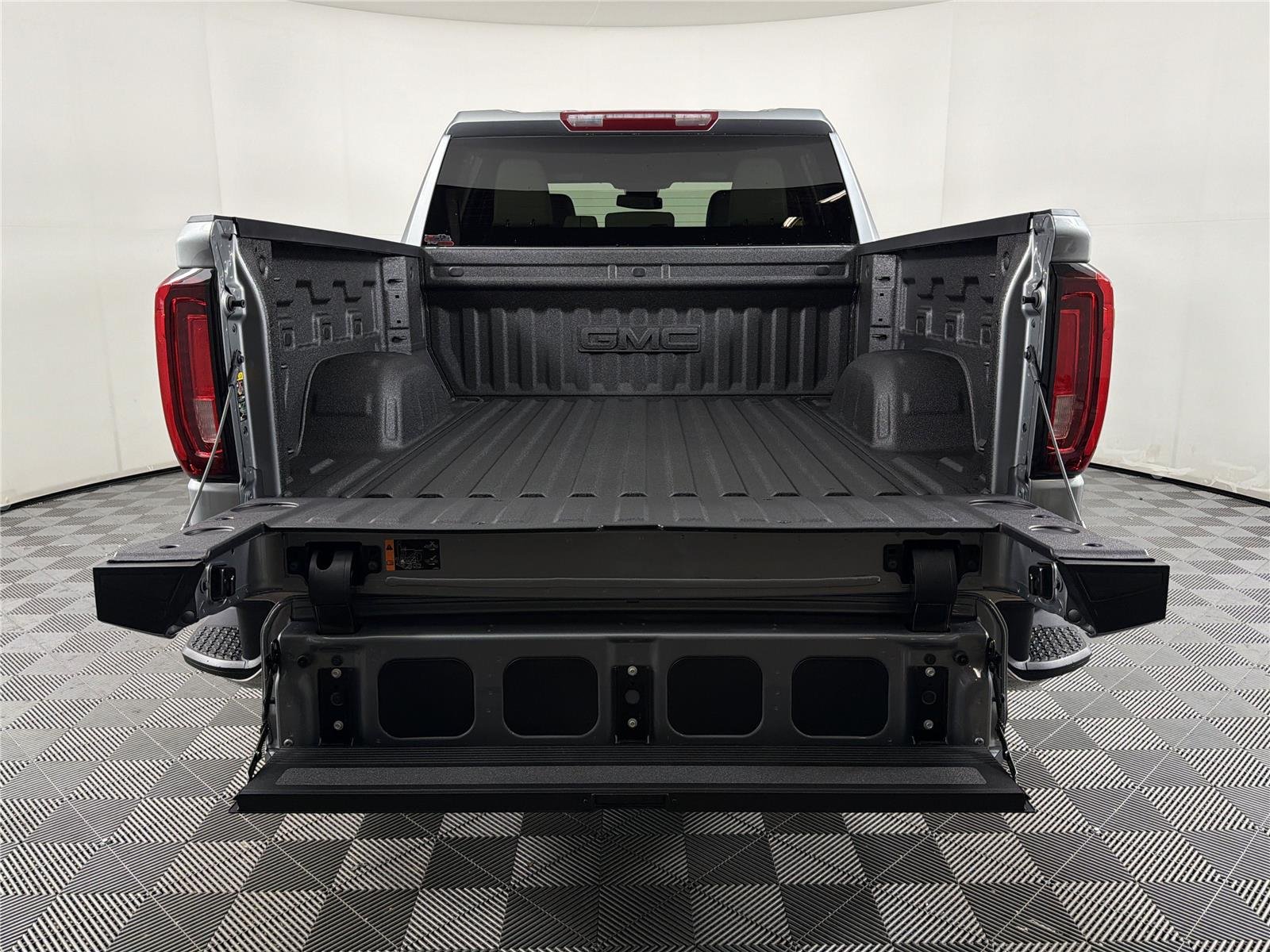 2026 GMC Sierra 1500 SLT - Photo 16