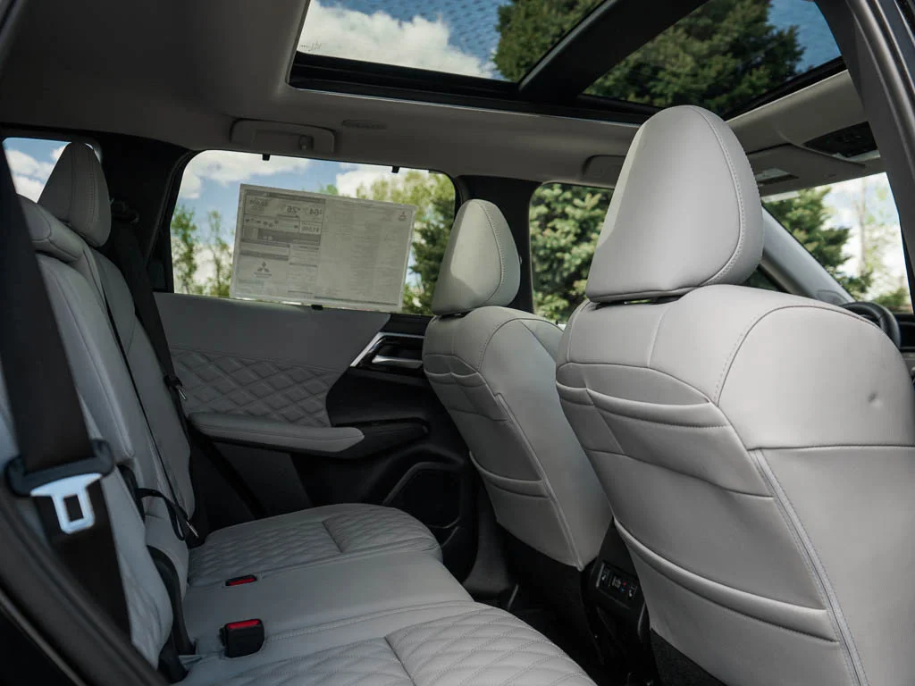 2025 Mitsubishi Outlander Plug-in Hybrid Platinum Edition - Photo 12