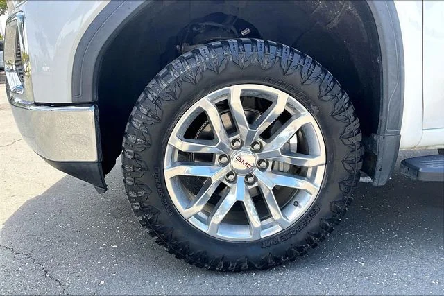 Used 2021 White Frost GMC SLT image 9