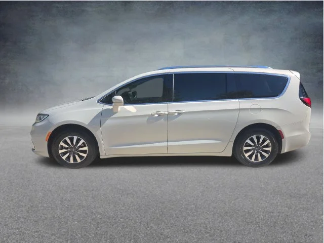 Used 2021 White Chrysler Touring L image 9