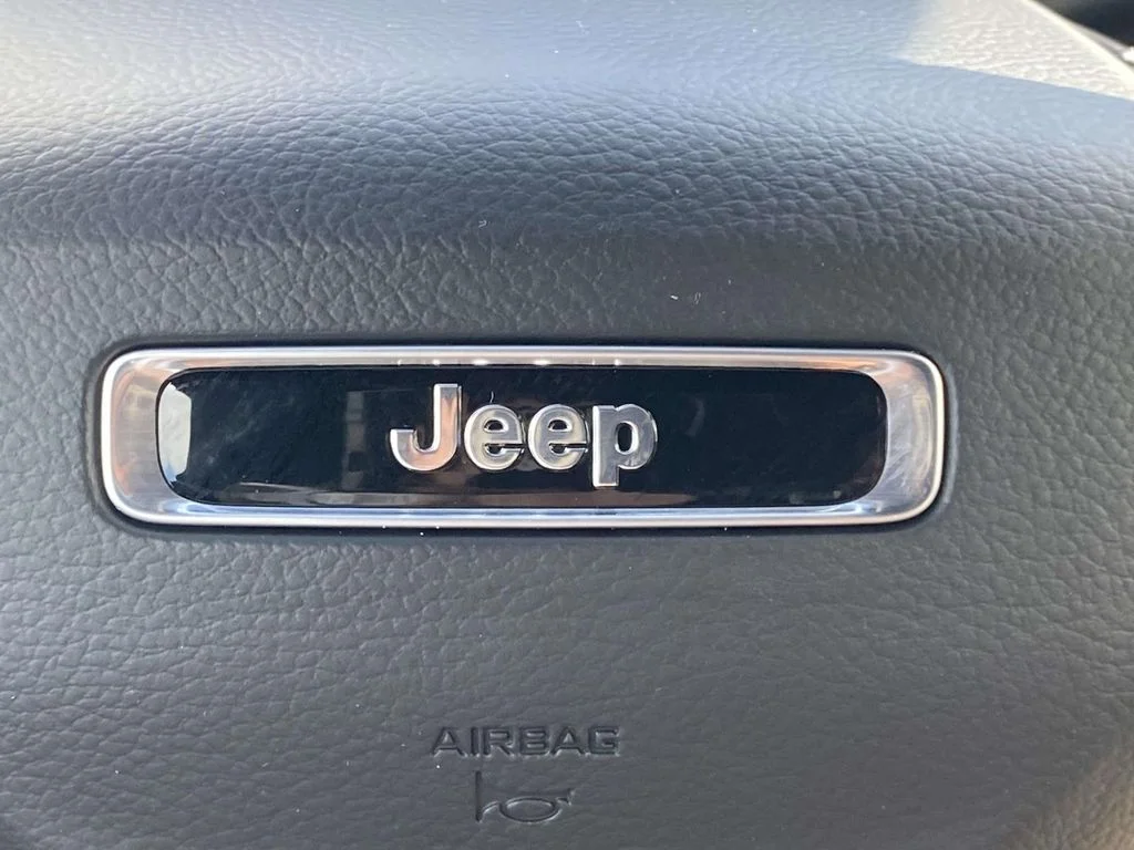 New 2026 Silver Zynith Exterior Paint Jeep Limited image 54