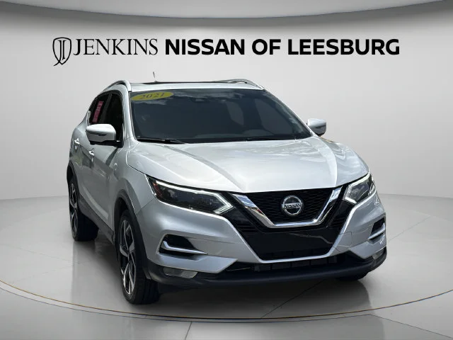 Used 2021 Silver Nissan SL image 2
