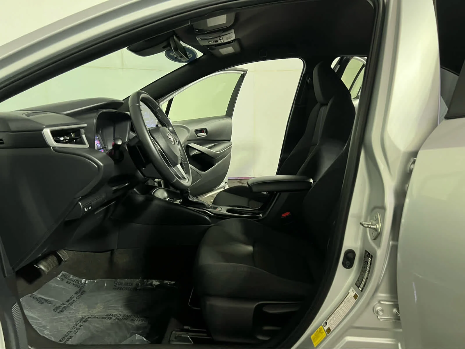 Used 2022 Classic Silver Metallic Toyota SE image 19