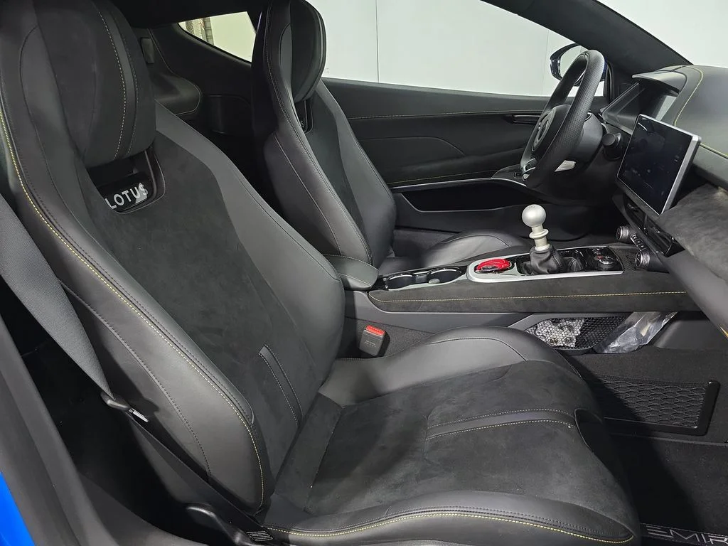 Used 2024  Lotus V6 image 27