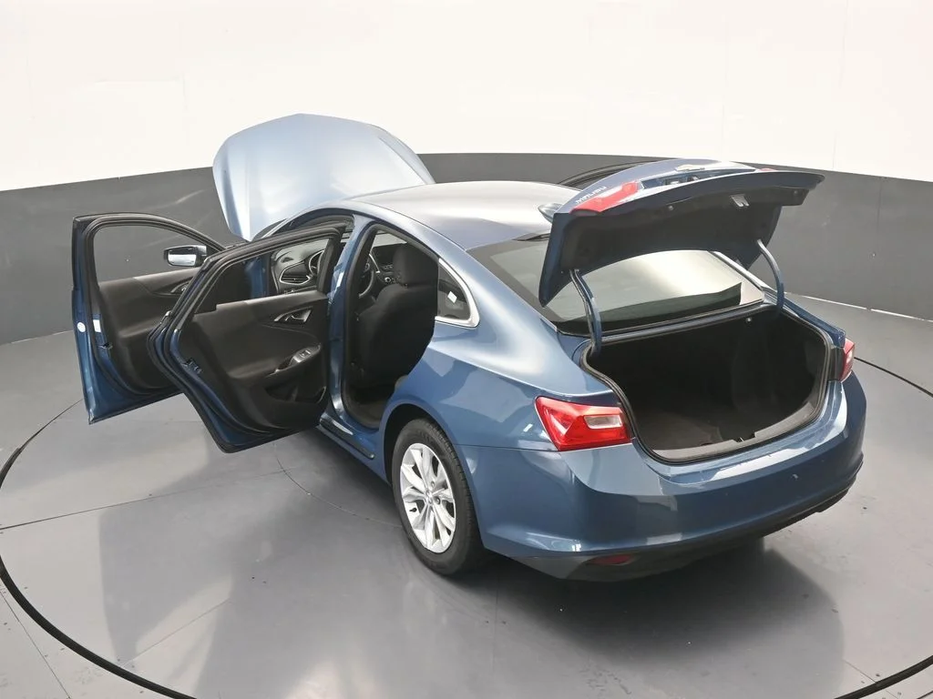 Used 2025 Lakeshore Blue Metallic Chevrolet LT image 63